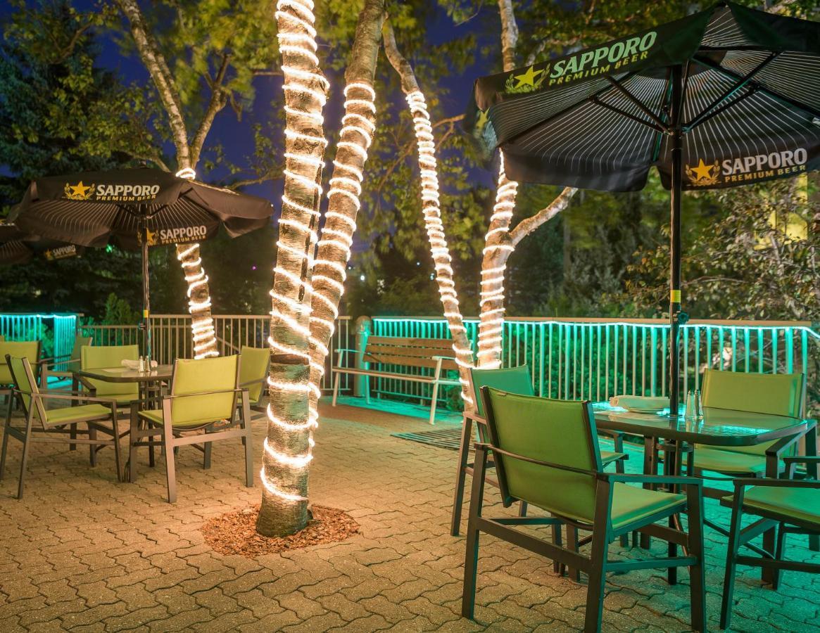 Allure Hotel & Conference Centre, Ascend Hotel Collection Barrie Bagian luar foto