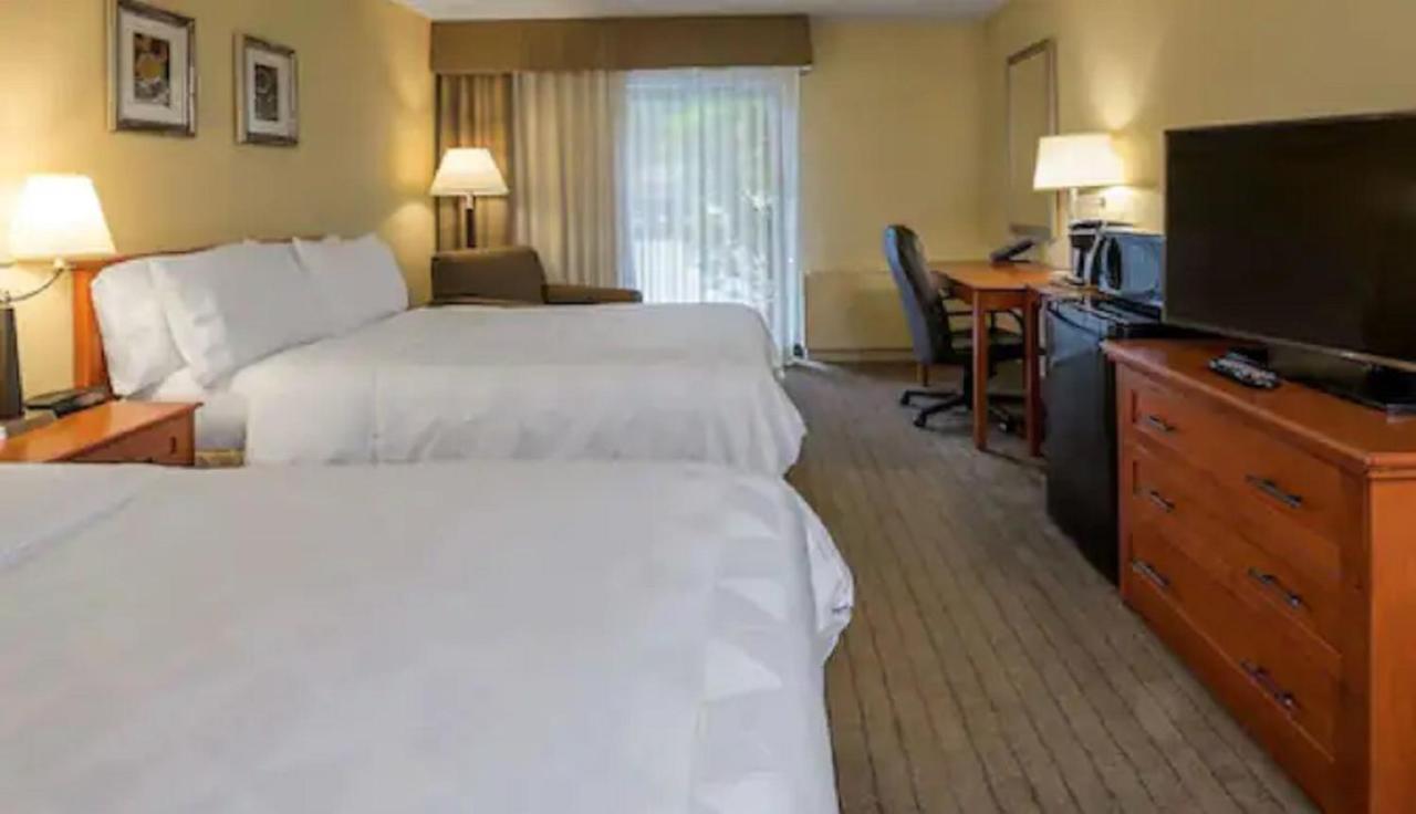 Allure Hotel & Conference Centre, Ascend Hotel Collection Barrie Bagian luar foto