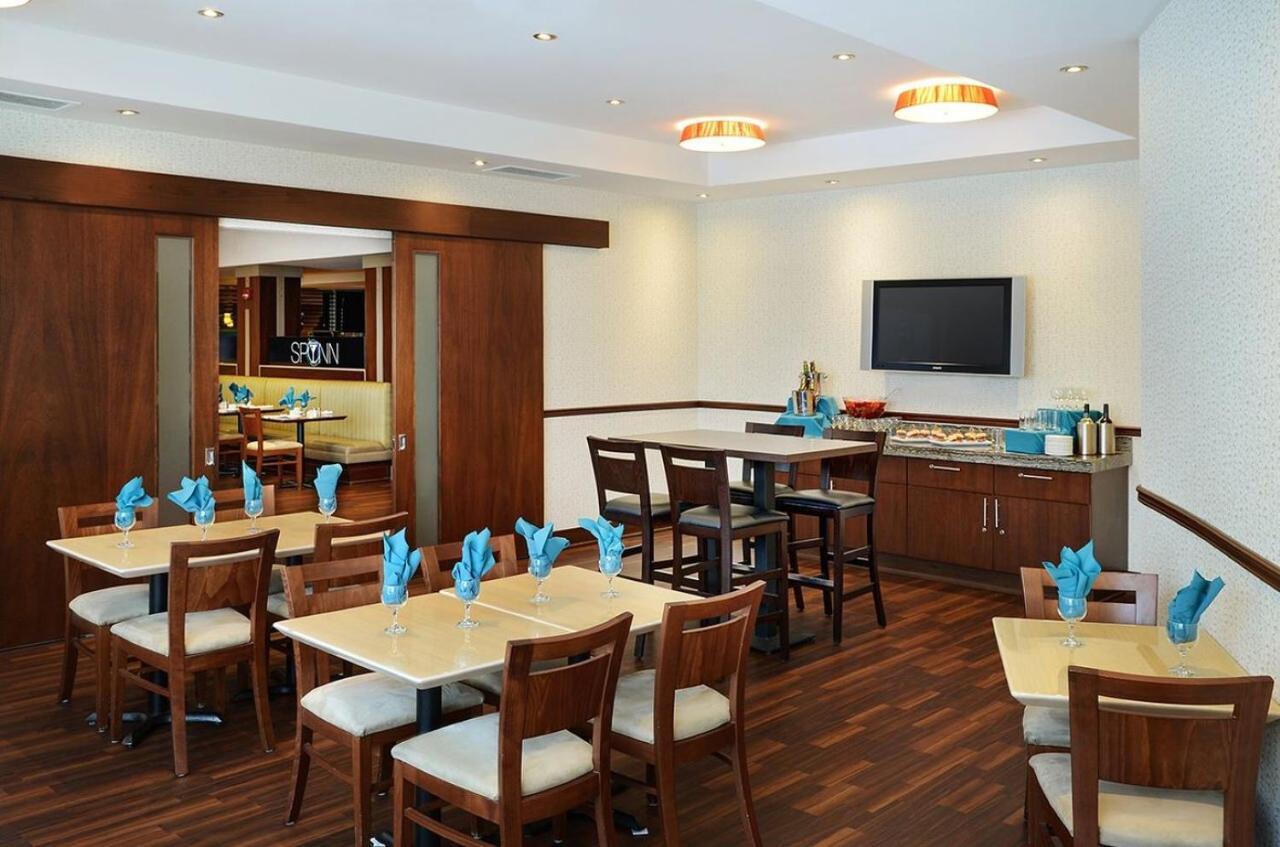 Allure Hotel & Conference Centre, Ascend Hotel Collection Barrie Bagian luar foto