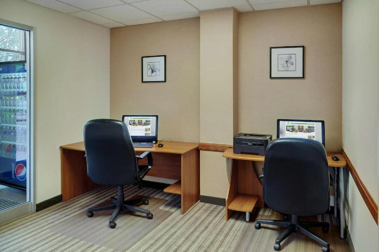 Allure Hotel & Conference Centre, Ascend Hotel Collection Barrie Bagian luar foto