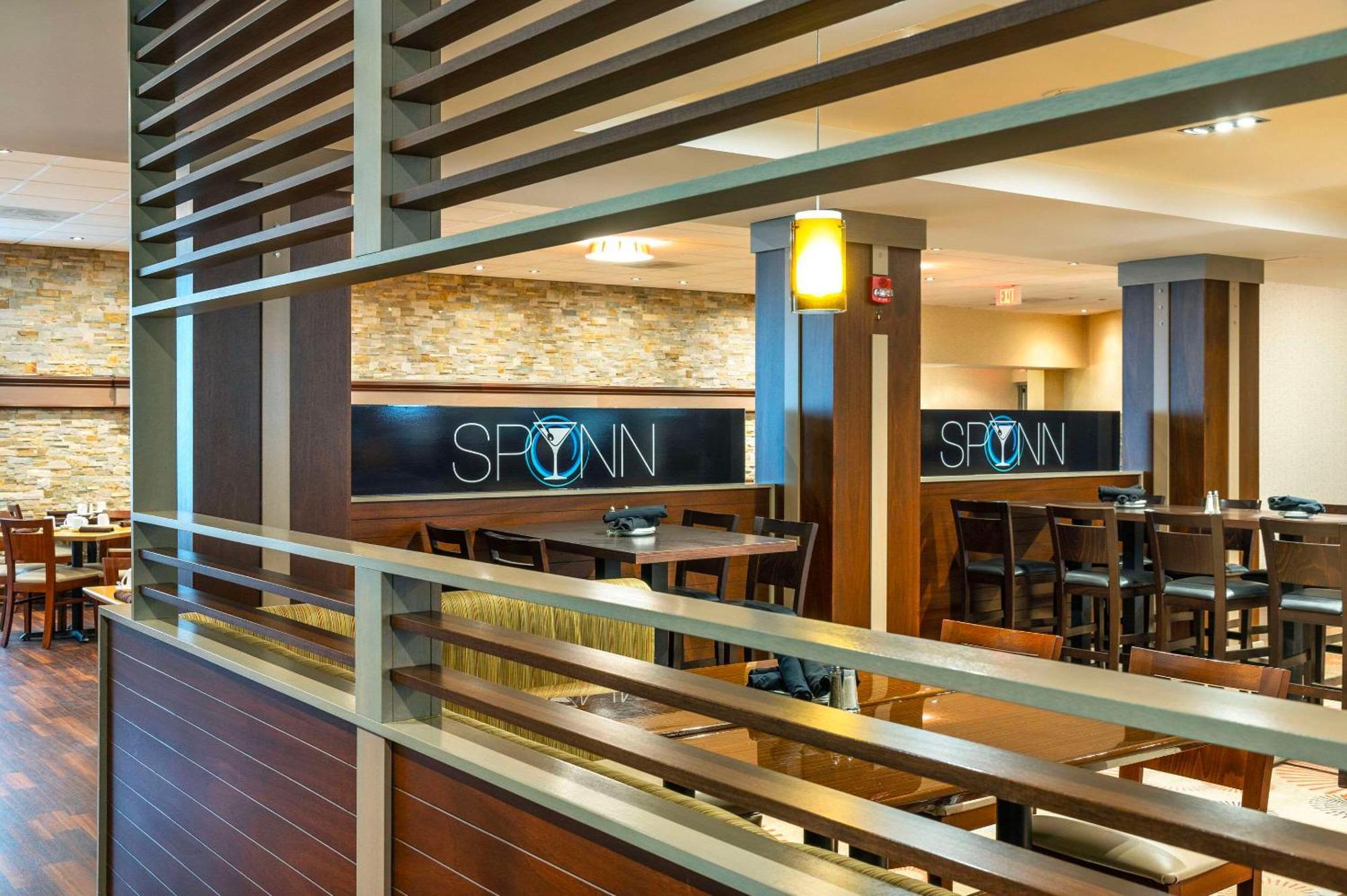Allure Hotel & Conference Centre, Ascend Hotel Collection Barrie Bagian luar foto