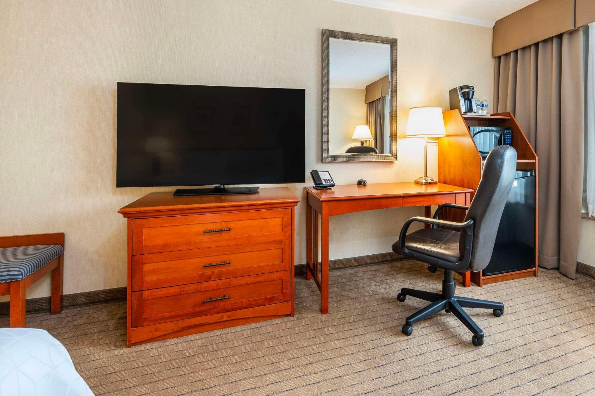Allure Hotel & Conference Centre, Ascend Hotel Collection Barrie Bagian luar foto