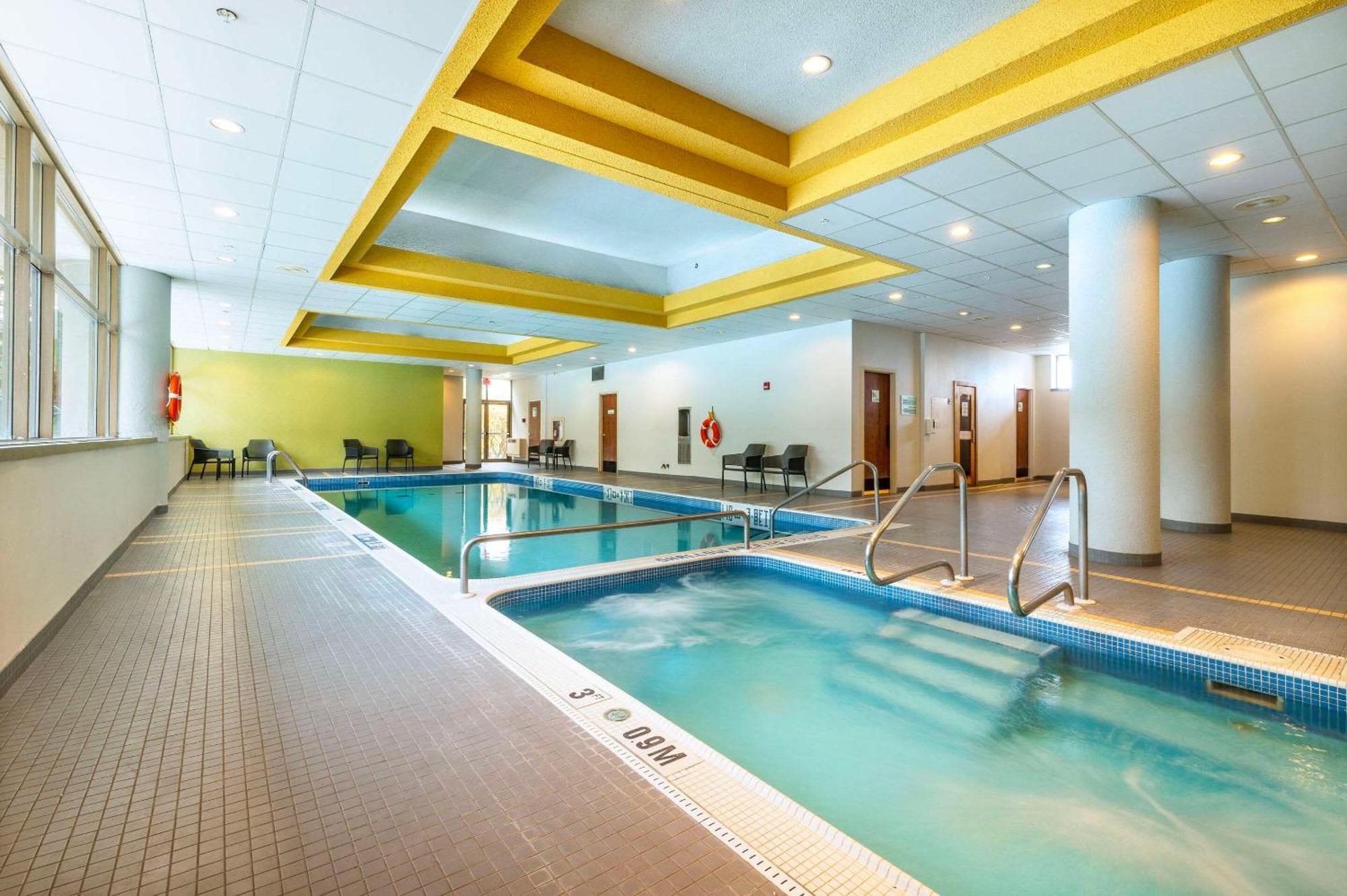 Allure Hotel & Conference Centre, Ascend Hotel Collection Barrie Bagian luar foto