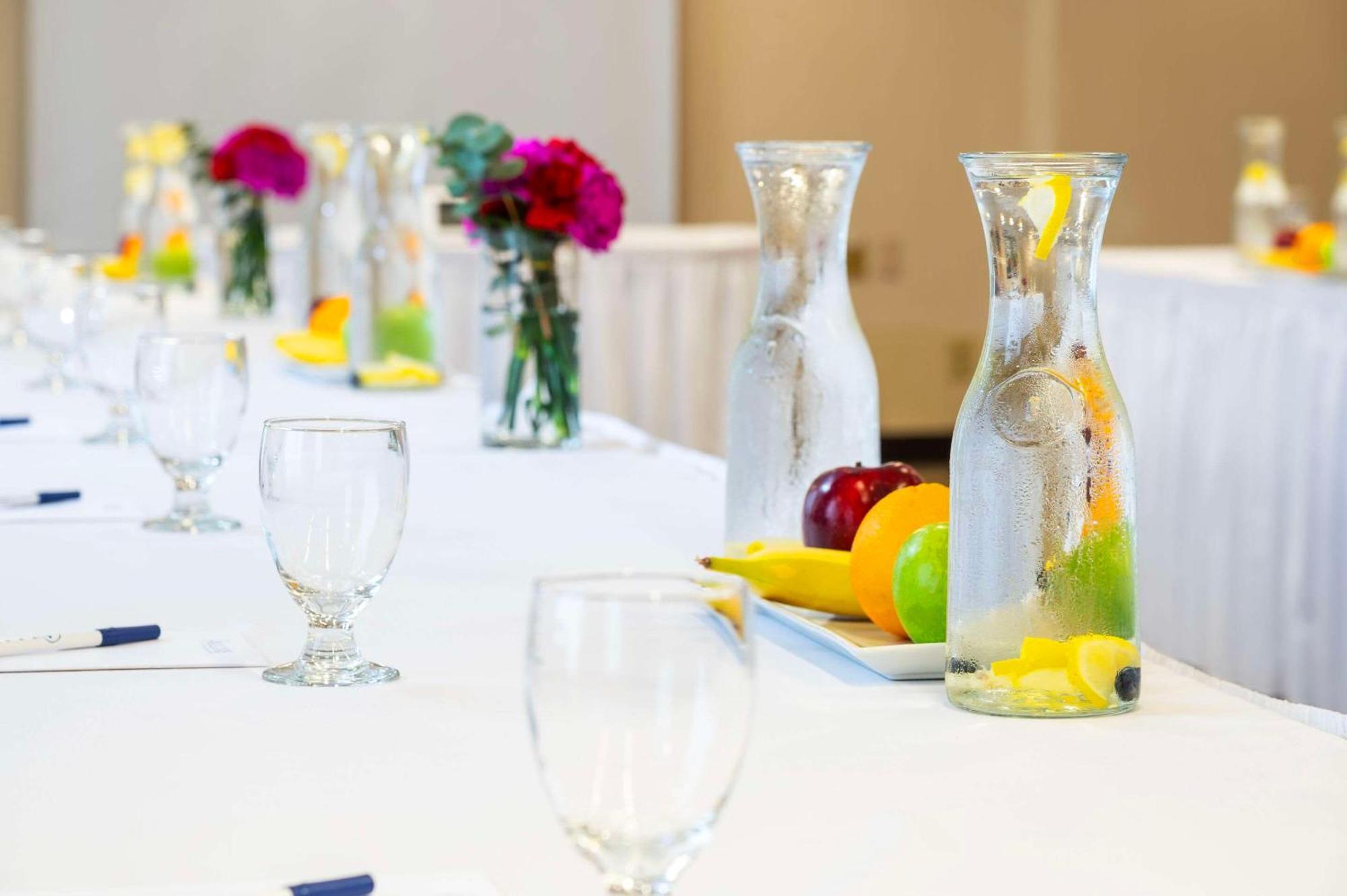 Allure Hotel & Conference Centre, Ascend Hotel Collection Barrie Bagian luar foto