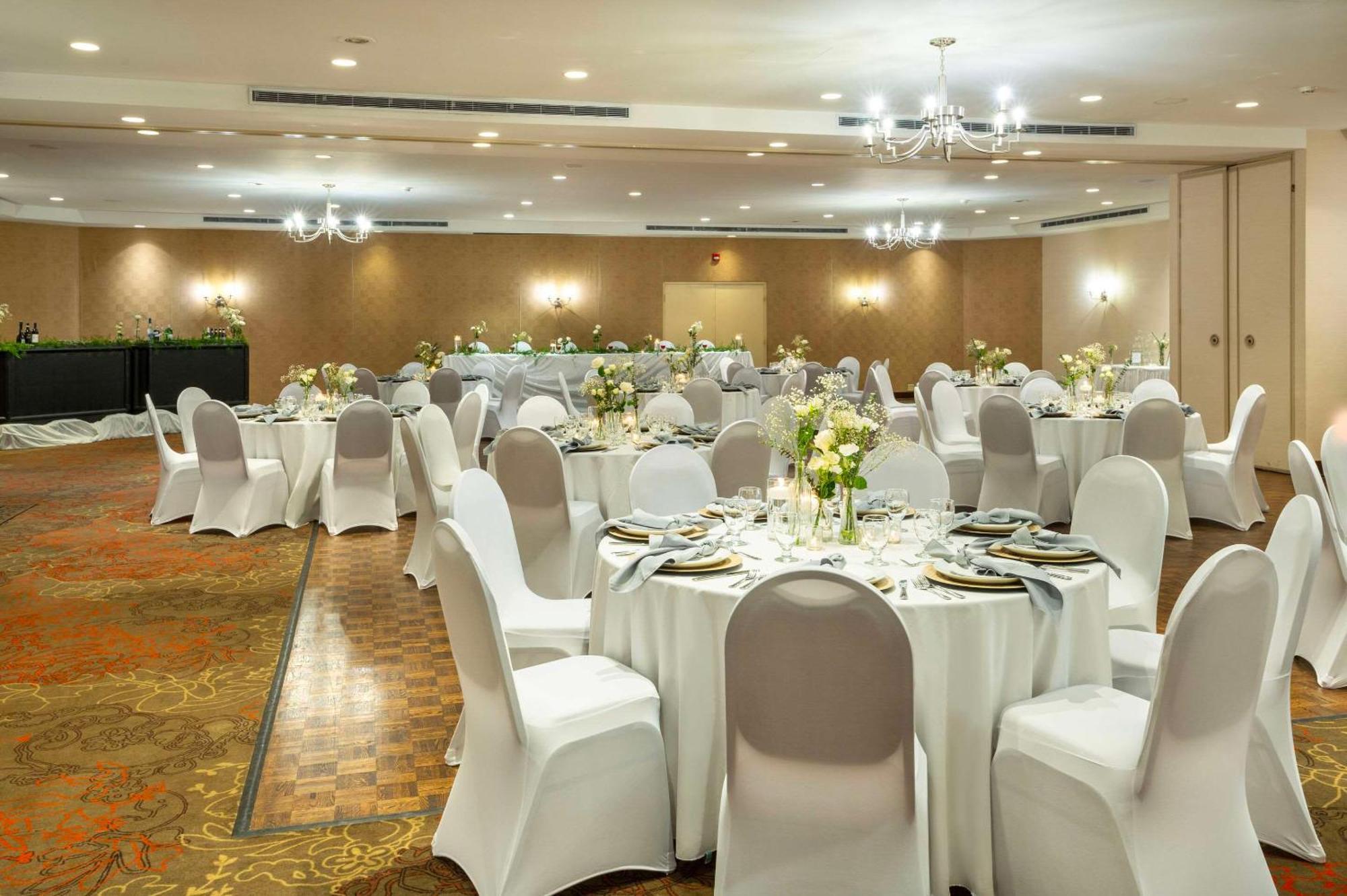 Allure Hotel & Conference Centre, Ascend Hotel Collection Barrie Bagian luar foto