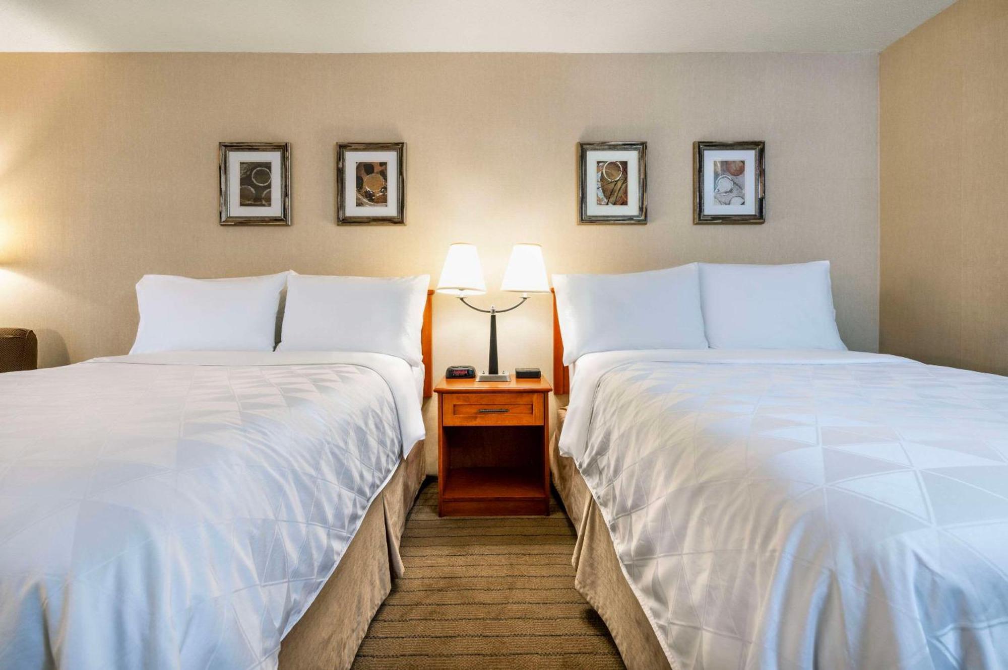 Allure Hotel & Conference Centre, Ascend Hotel Collection Barrie Bagian luar foto