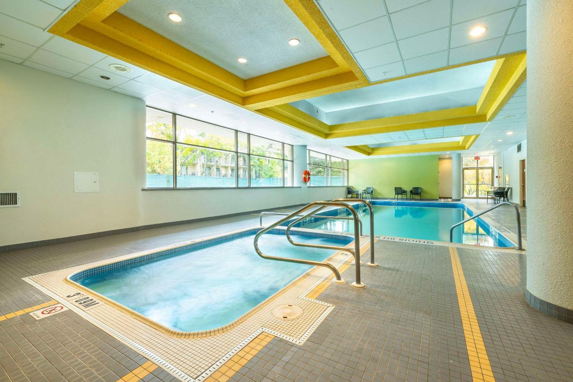 Allure Hotel & Conference Centre, Ascend Hotel Collection Barrie Bagian luar foto