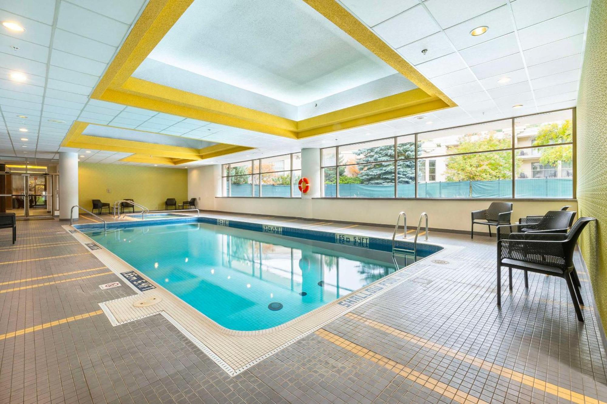 Allure Hotel & Conference Centre, Ascend Hotel Collection Barrie Bagian luar foto