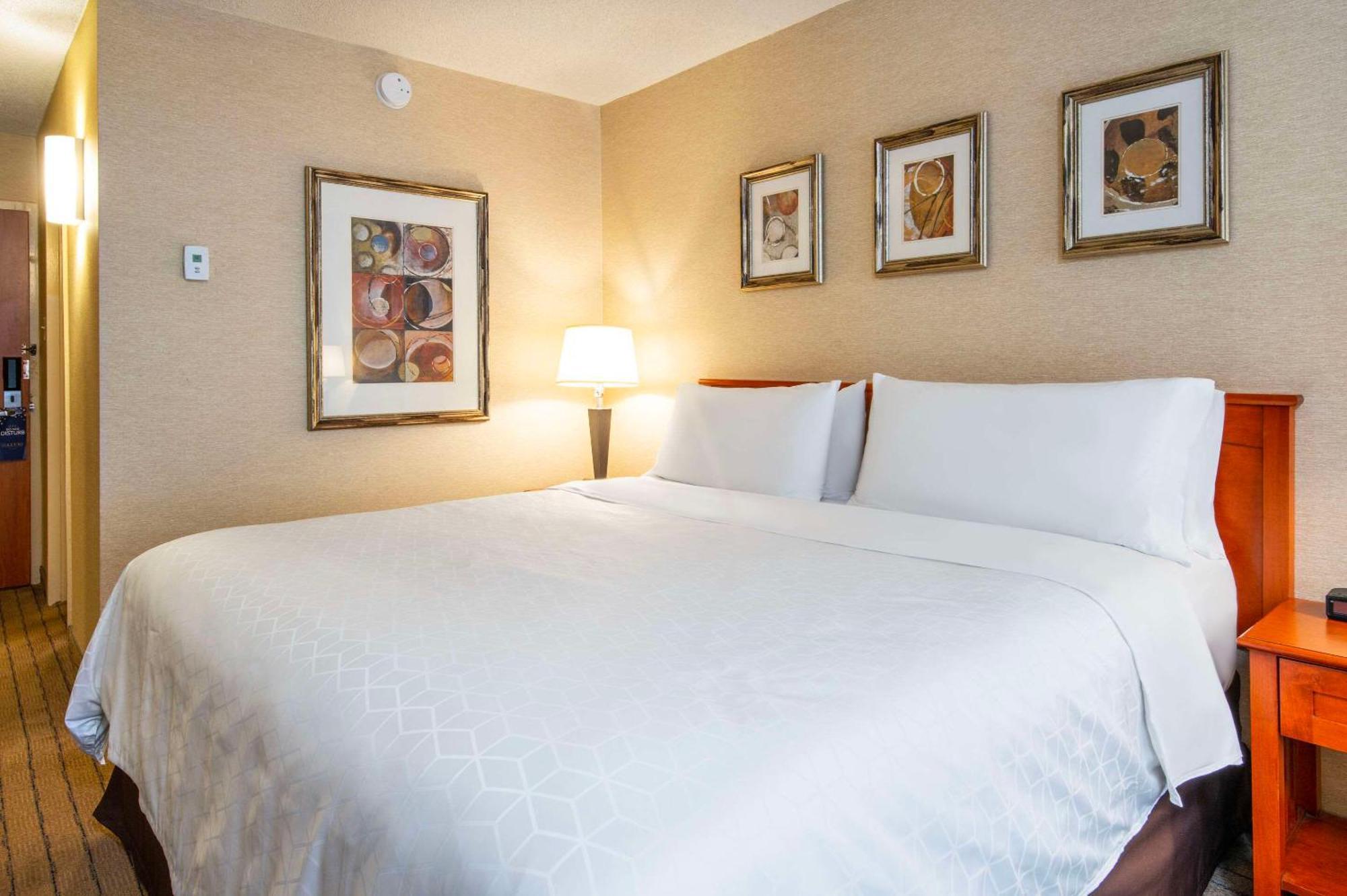 Allure Hotel & Conference Centre, Ascend Hotel Collection Barrie Bagian luar foto