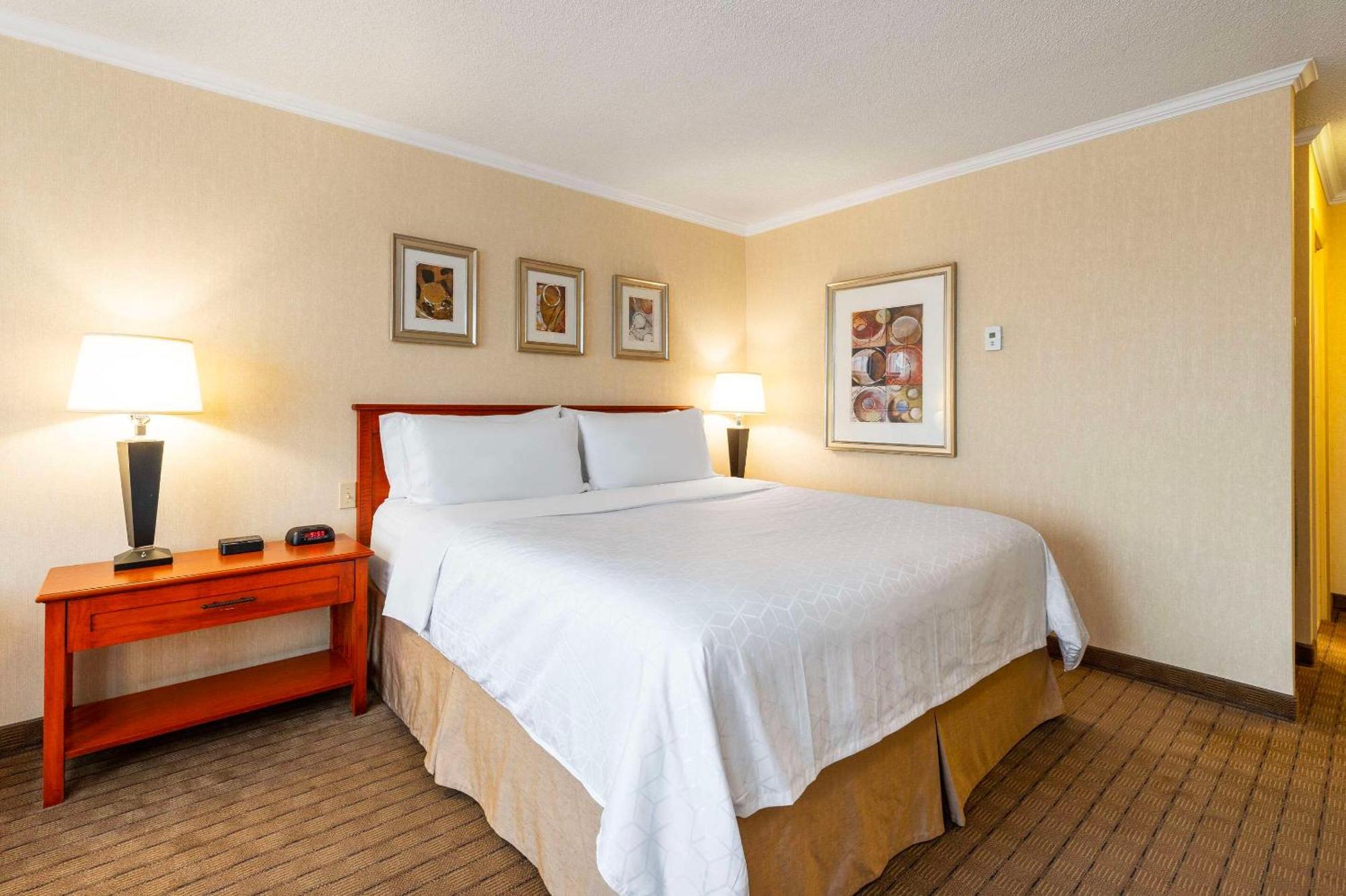 Allure Hotel & Conference Centre, Ascend Hotel Collection Barrie Bagian luar foto