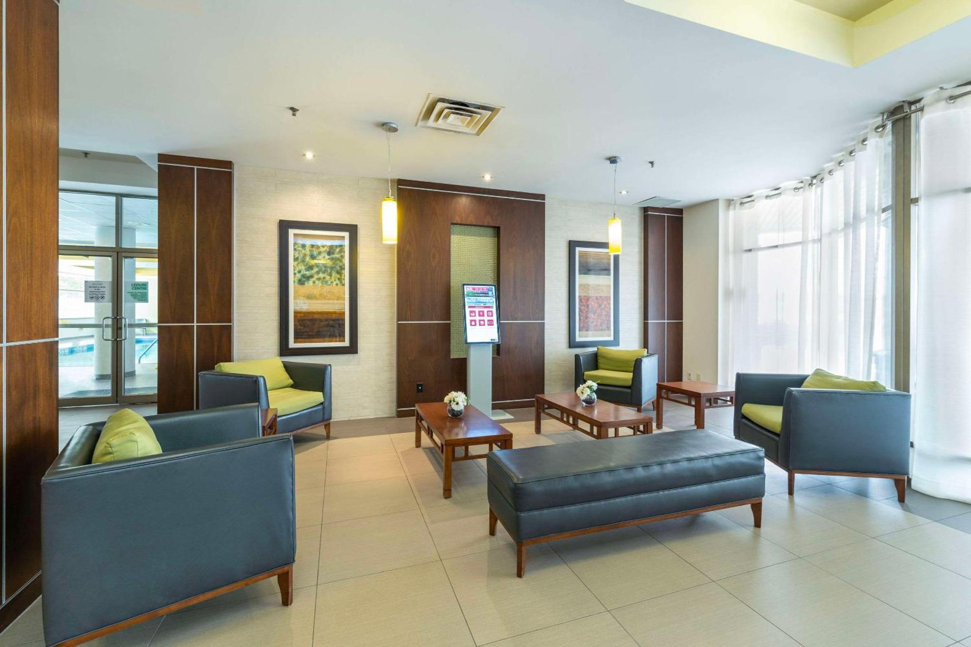 Allure Hotel & Conference Centre, Ascend Hotel Collection Barrie Bagian luar foto