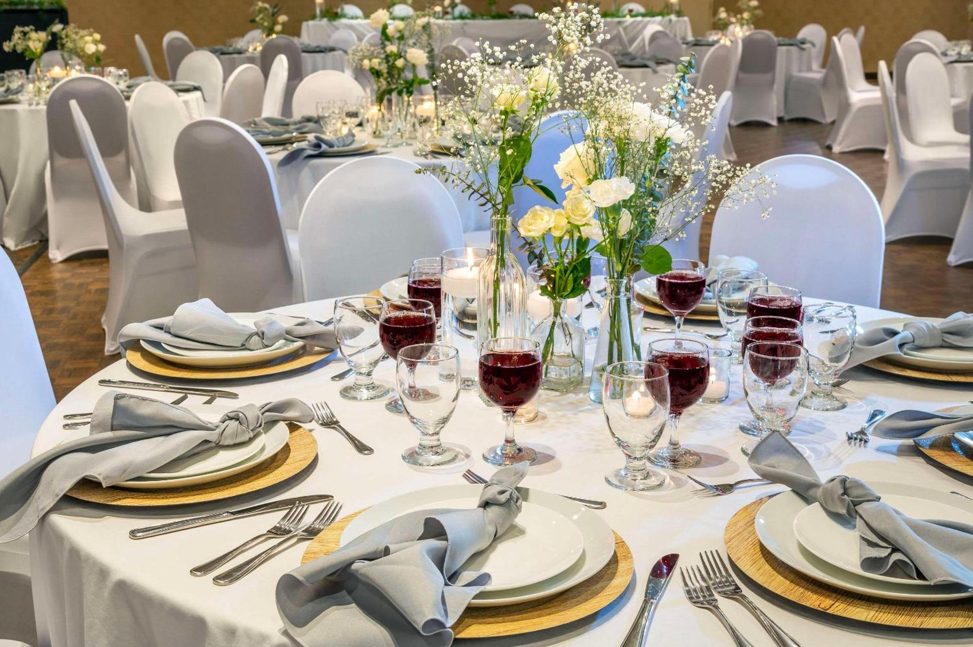 Allure Hotel & Conference Centre, Ascend Hotel Collection Barrie Bagian luar foto