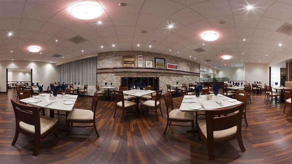Allure Hotel & Conference Centre, Ascend Hotel Collection Barrie Bagian luar foto